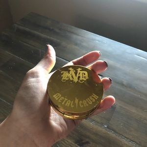 Kat von d gold skool highlighter !! 🤤